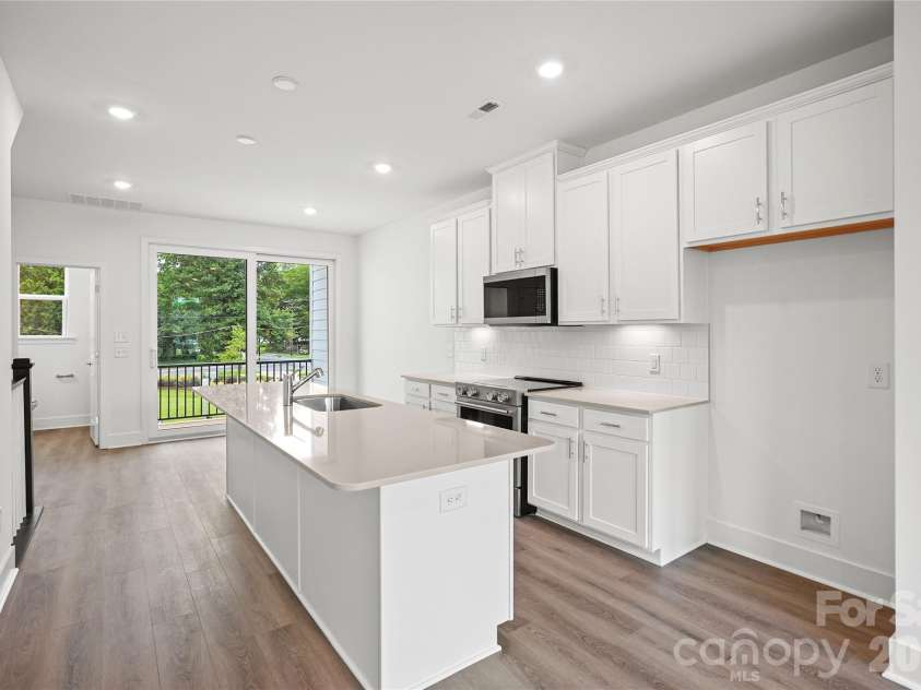 1009 Revival Row, Charlotte, NC 28208.  MLS# CAR4406936, YatesRealty ID 39420. 