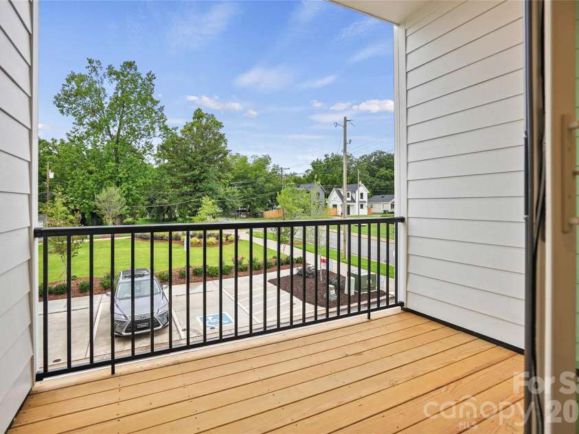 1009 Revival Row, Charlotte, NC 28208.  MLS# CAR4406936, YatesRealty ID 39420. 