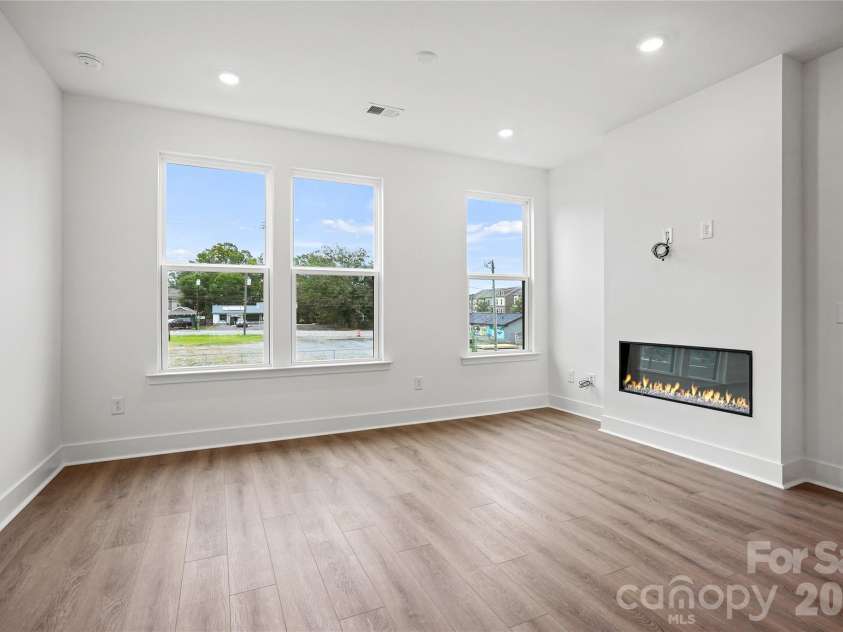 1009 Revival Row, Charlotte, NC 28208.  MLS# CAR4406936, YatesRealty ID 39420. 