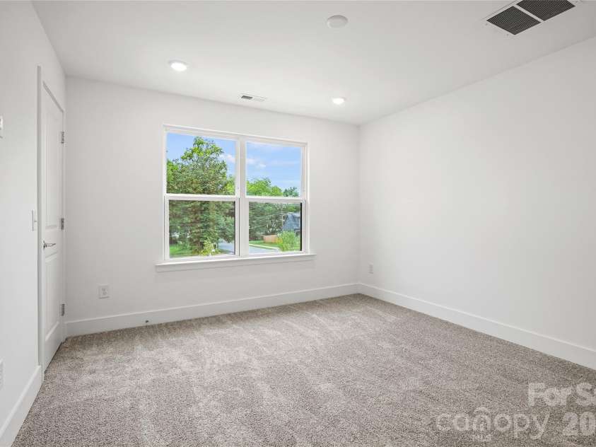 1009 Revival Row, Charlotte, NC 28208.  MLS# CAR4406936, YatesRealty ID 39420. 