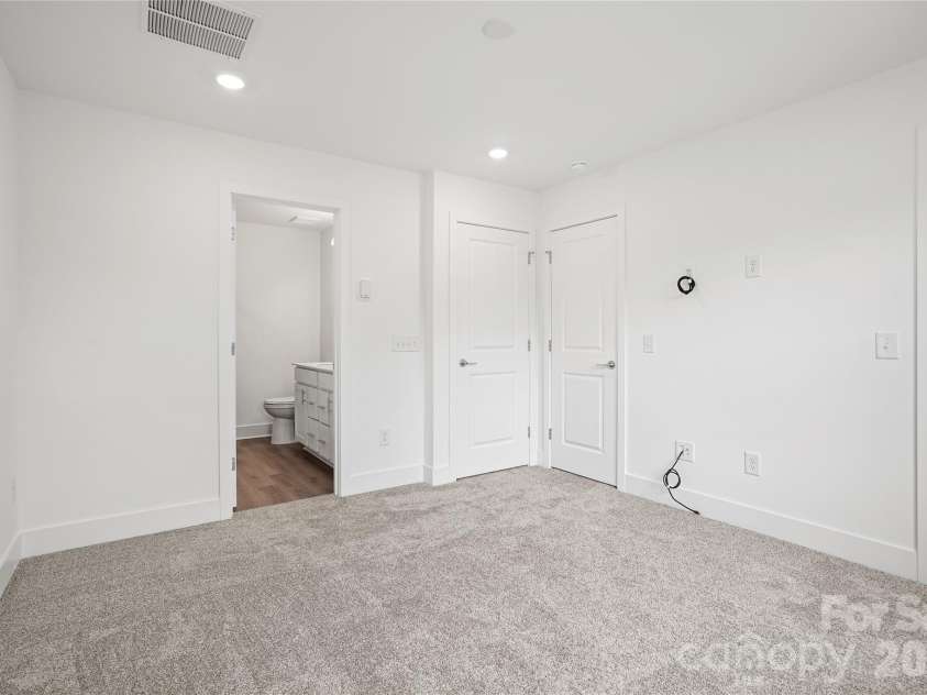 1009 Revival Row, Charlotte, NC 28208.  MLS# CAR4406936, YatesRealty ID 39420. 