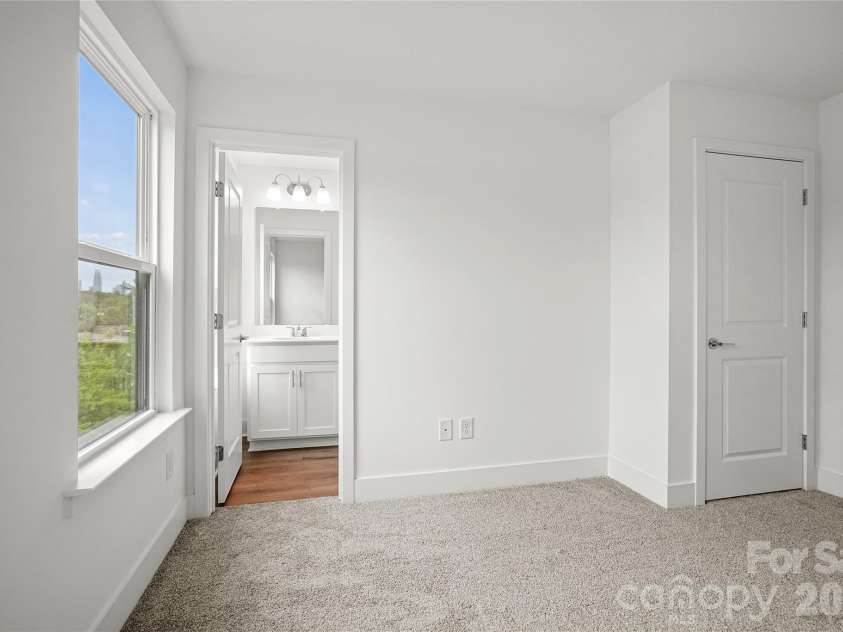 1009 Revival Row, Charlotte, NC 28208.  MLS# CAR4406936, YatesRealty ID 39420. 