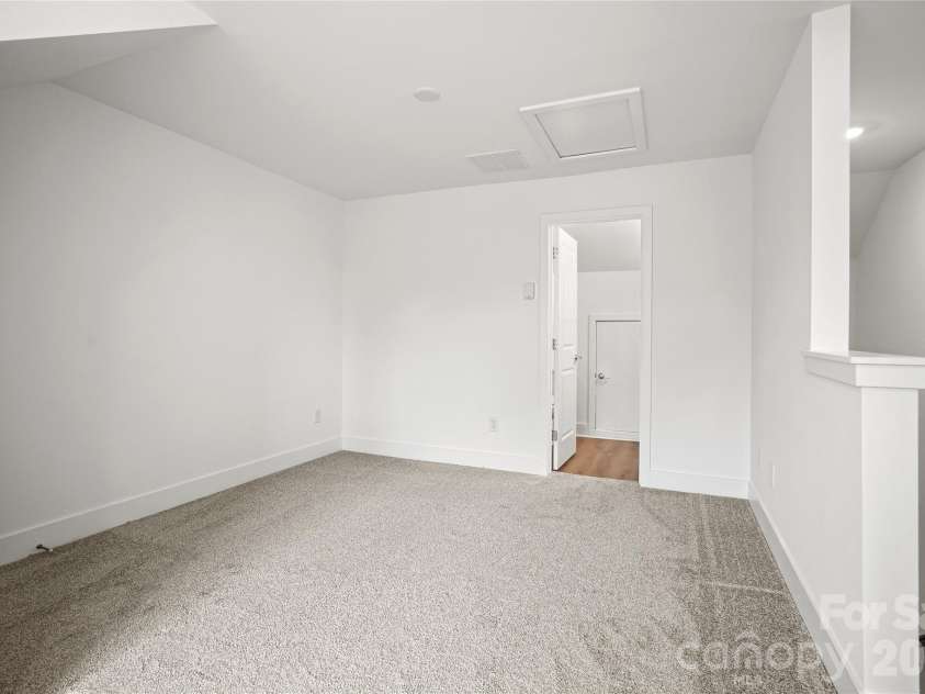 1009 Revival Row, Charlotte, NC 28208.  MLS# CAR4406936, YatesRealty ID 39420. 