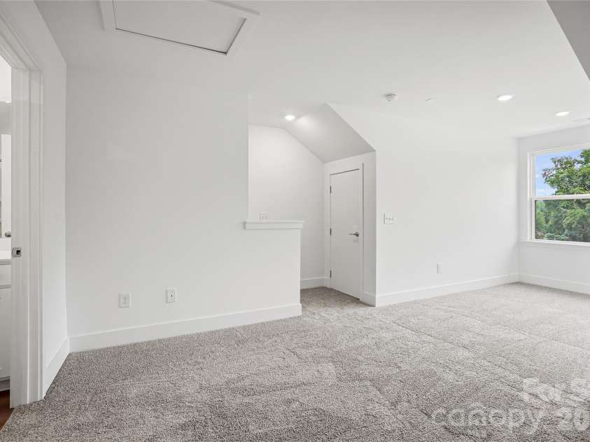 1009 Revival Row, Charlotte, NC 28208.  MLS# CAR4406936, YatesRealty ID 39420. 