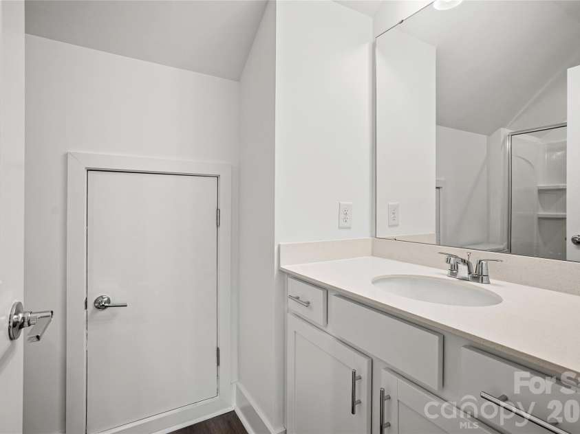 1009 Revival Row, Charlotte, NC 28208.  MLS# CAR4406936, YatesRealty ID 39420. 