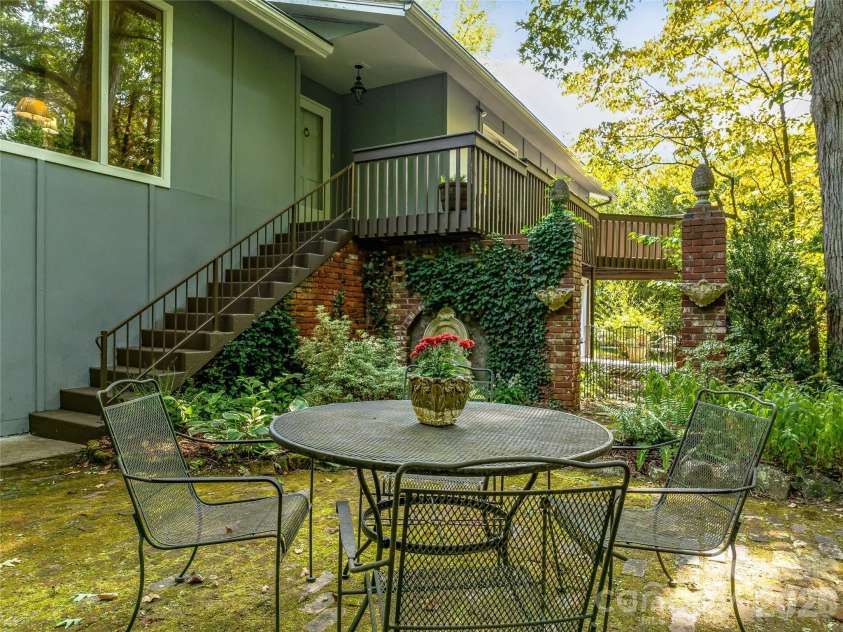 5 Hillcrest Road, Asheville, NC 28804.  MLS# CAR4406075, YatesRealty ID 39425. 