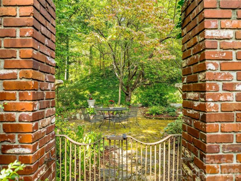 5 Hillcrest Road, Asheville, NC 28804.  MLS# CAR4406075, YatesRealty ID 39425. 