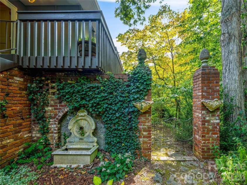 5 Hillcrest Road, Asheville, NC 28804.  MLS# CAR4406075, YatesRealty ID 39425. 