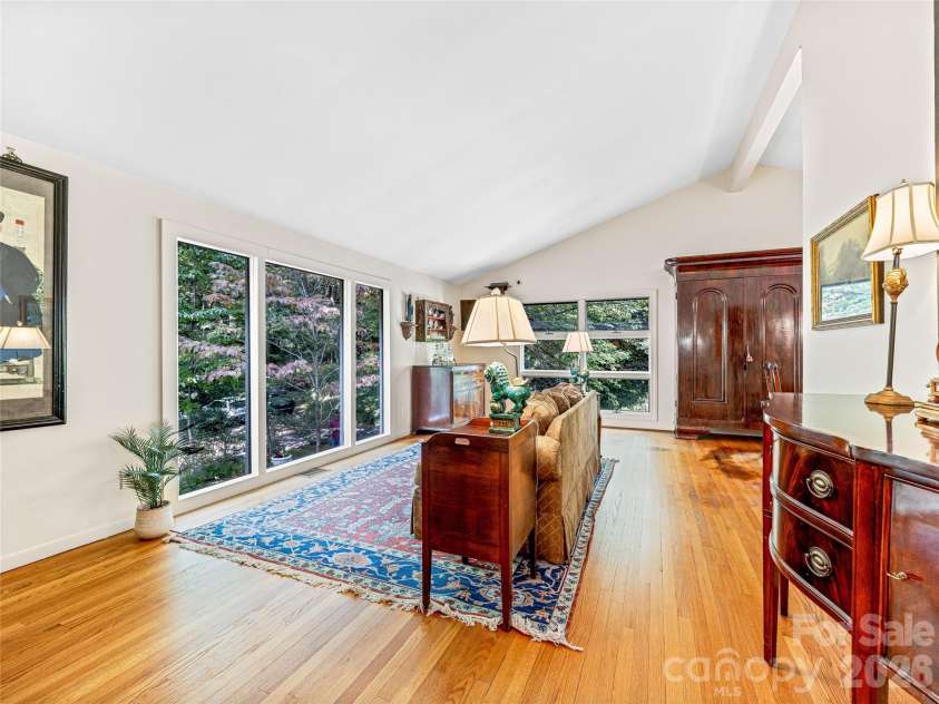 5 Hillcrest Road, Asheville, NC 28804.  MLS# CAR4406075, YatesRealty ID 39425. 