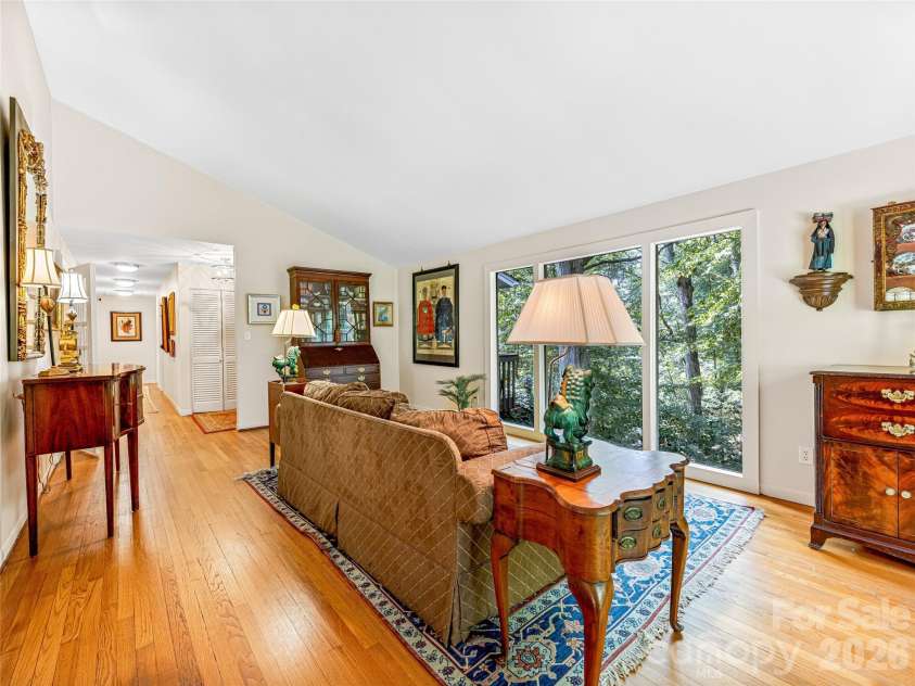 5 Hillcrest Road, Asheville, NC 28804.  MLS# CAR4406075, YatesRealty ID 39425. 