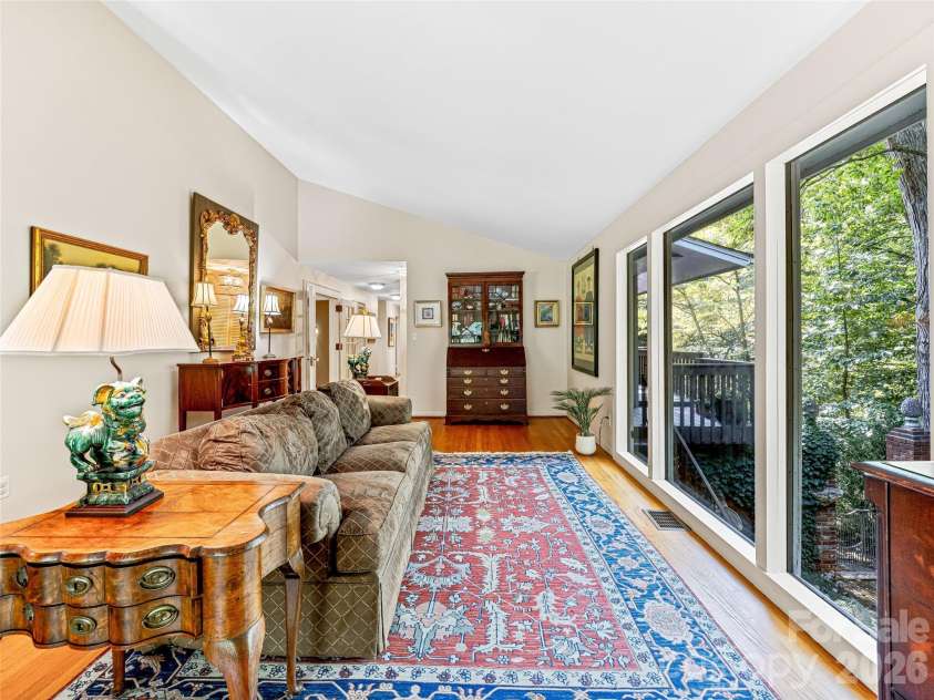 5 Hillcrest Road, Asheville, NC 28804.  MLS# CAR4406075, YatesRealty ID 39425. 