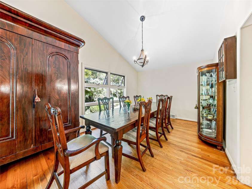 5 Hillcrest Road, Asheville, NC 28804.  MLS# CAR4406075, YatesRealty ID 39425. 