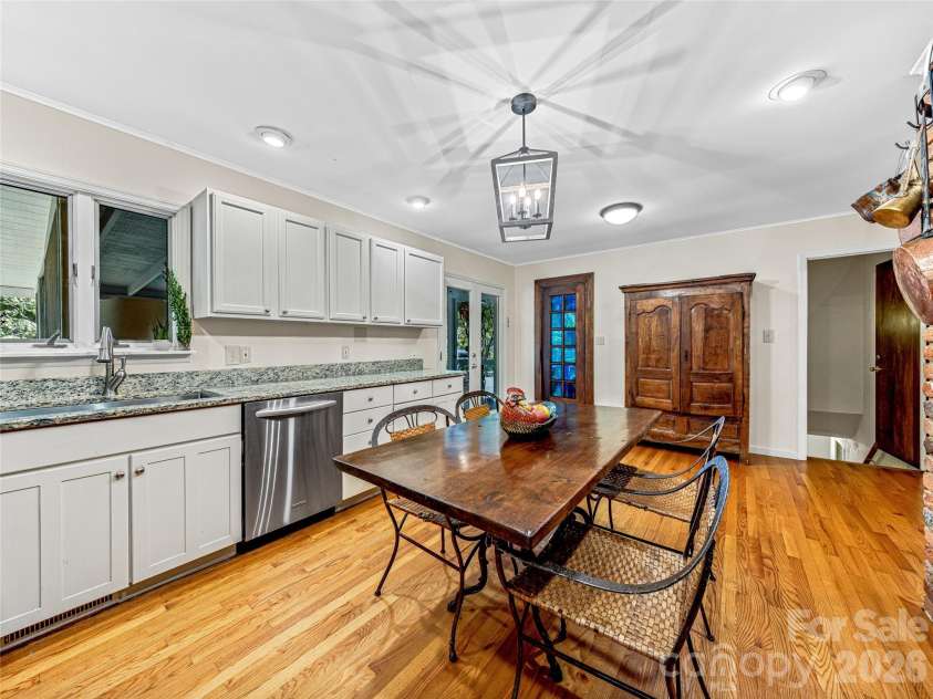 5 Hillcrest Road, Asheville, NC 28804.  MLS# CAR4406075, YatesRealty ID 39425. 