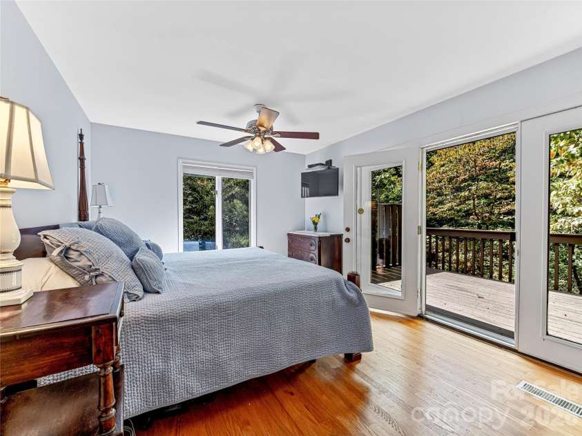 5 Hillcrest Road, Asheville, NC 28804.  MLS# CAR4406075, YatesRealty ID 39425. 