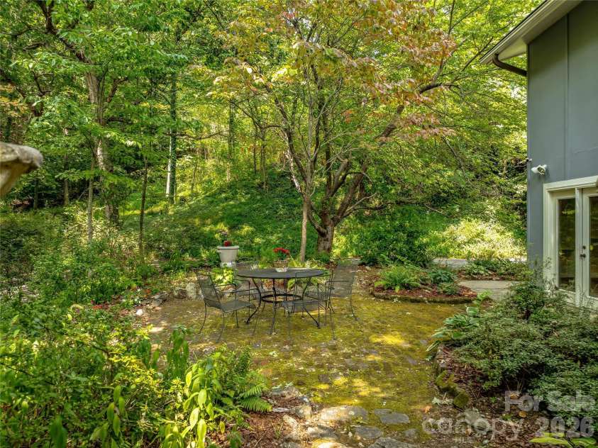 5 Hillcrest Road, Asheville, NC 28804.  MLS# CAR4406075, YatesRealty ID 39425. 
