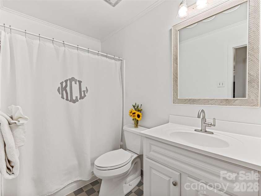 5 Hillcrest Road, Asheville, NC 28804.  MLS# CAR4406075, YatesRealty ID 39425. 