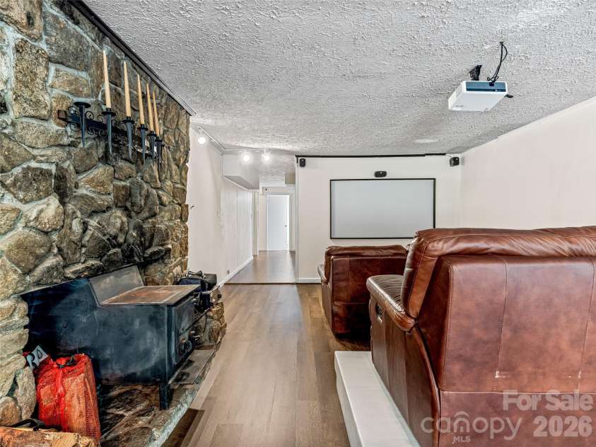 5 Hillcrest Road, Asheville, NC 28804.  MLS# CAR4406075, YatesRealty ID 39425. 