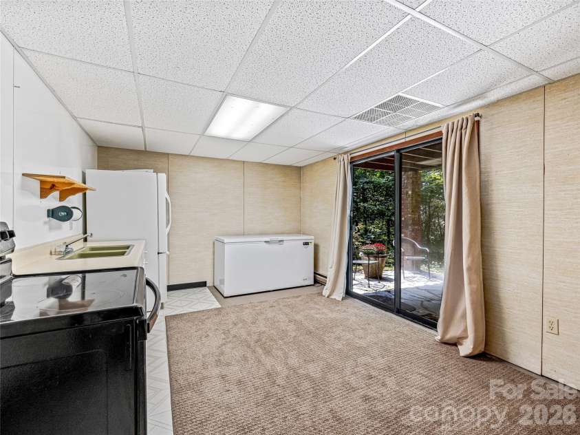 5 Hillcrest Road, Asheville, NC 28804.  MLS# CAR4406075, YatesRealty ID 39425. 