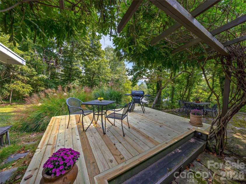 5 Hillcrest Road, Asheville, NC 28804.  MLS# CAR4406075, YatesRealty ID 39425. 