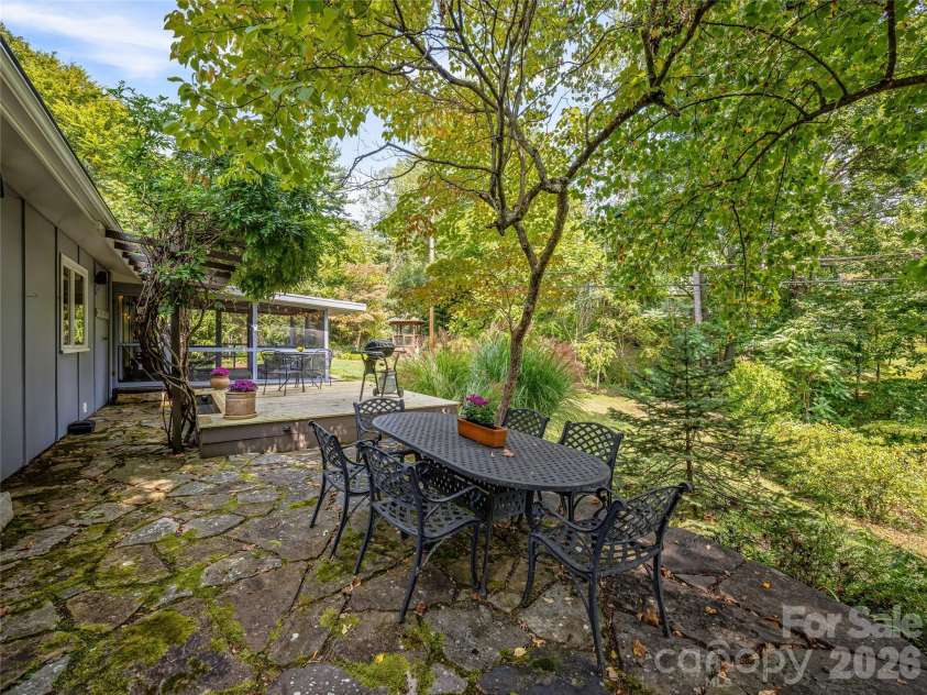 5 Hillcrest Road, Asheville, NC 28804.  MLS# CAR4406075, YatesRealty ID 39425. 