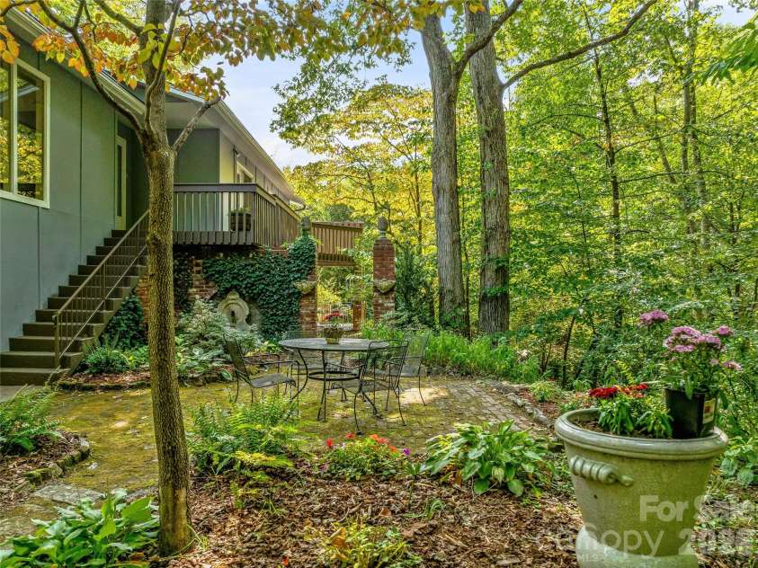 5 Hillcrest Road, Asheville, NC 28804.  MLS# CAR4406075, YatesRealty ID 39425. 