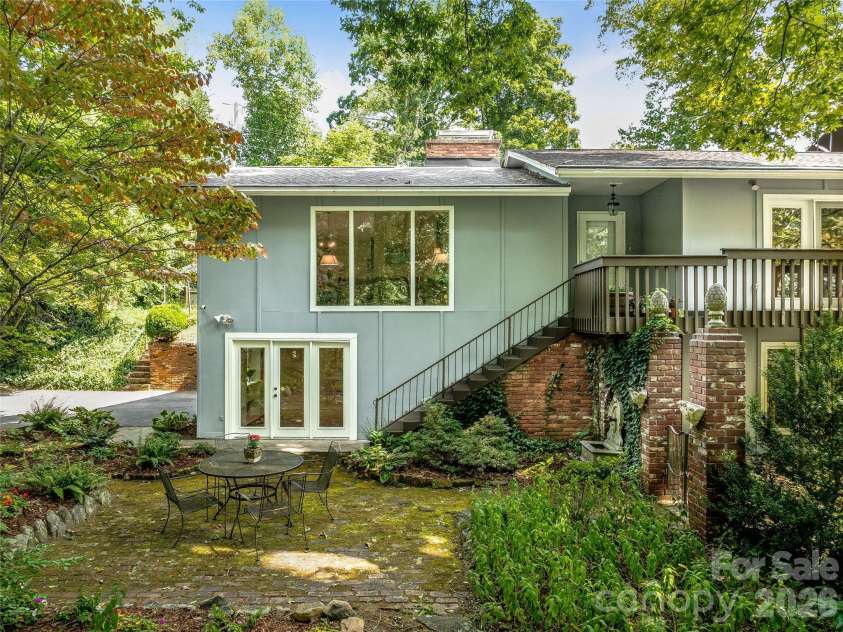 5 Hillcrest Road, Asheville, NC 28804.  MLS# CAR4406075, YatesRealty ID 39425. 