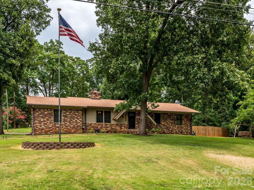 1106 Robinhood Lane, Kannapolis, NC 28081.  MLS# CAR4406023, YatesRealty ID 39426. 