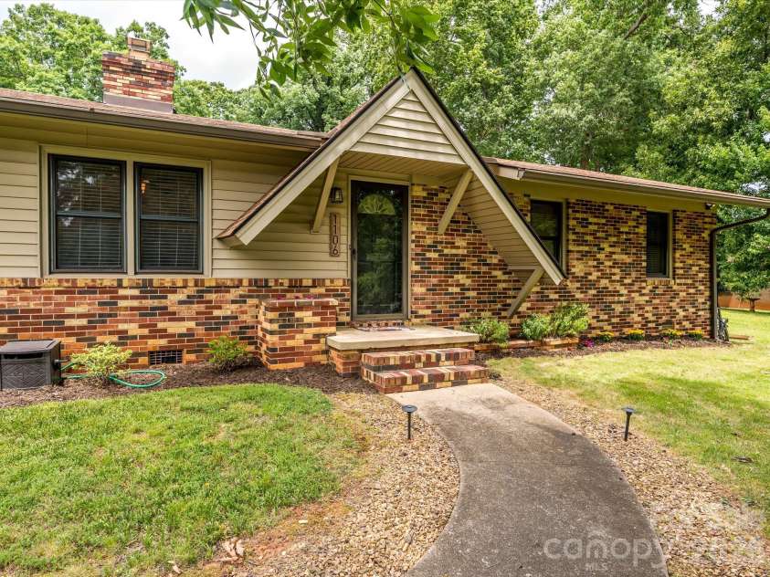 1106 Robinhood Lane, Kannapolis, NC 28081.  MLS# CAR4406023, YatesRealty ID 39426. 