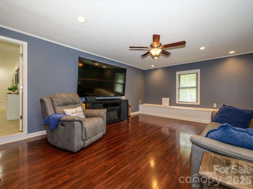 1106 Robinhood Lane, Kannapolis, NC 28081.  MLS# CAR4406023, YatesRealty ID 39426. 