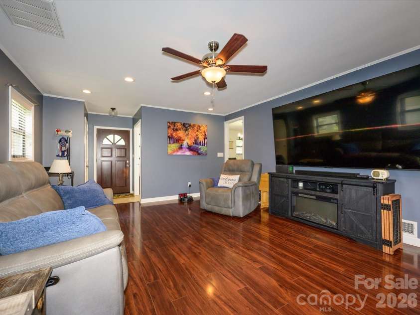 1106 Robinhood Lane, Kannapolis, NC 28081.  MLS# CAR4406023, YatesRealty ID 39426. 