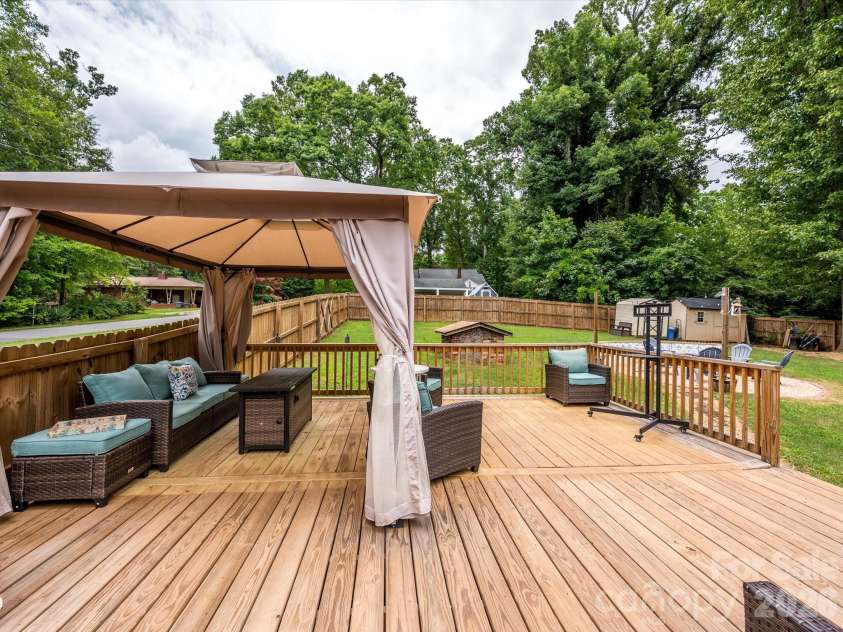1106 Robinhood Lane, Kannapolis, NC 28081.  MLS# CAR4406023, YatesRealty ID 39426. 