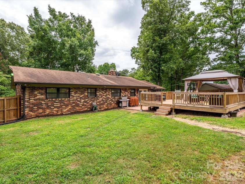 1106 Robinhood Lane, Kannapolis, NC 28081.  MLS# CAR4406023, YatesRealty ID 39426. 
