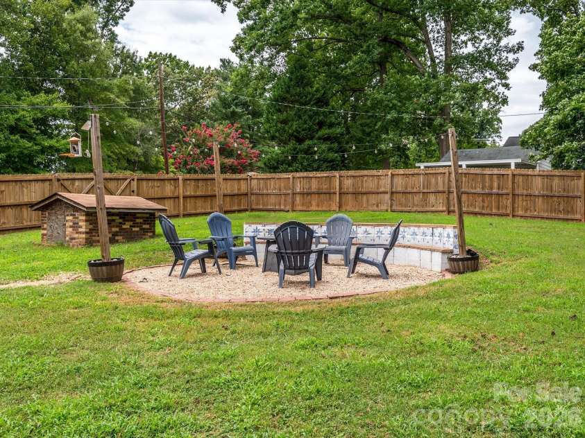 1106 Robinhood Lane, Kannapolis, NC 28081.  MLS# CAR4406023, YatesRealty ID 39426. 