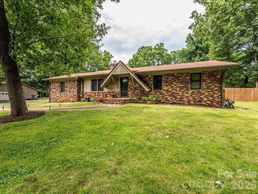 1106 Robinhood Lane, Kannapolis, NC 28081.  MLS# CAR4406023, YatesRealty ID 39426. 