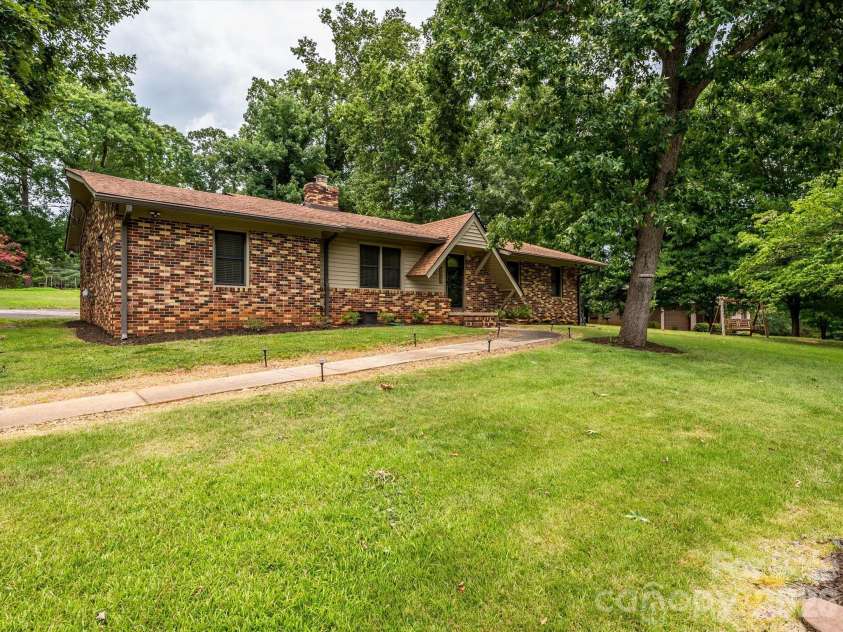 1106 Robinhood Lane, Kannapolis, NC 28081.  MLS# CAR4406023, YatesRealty ID 39426. 