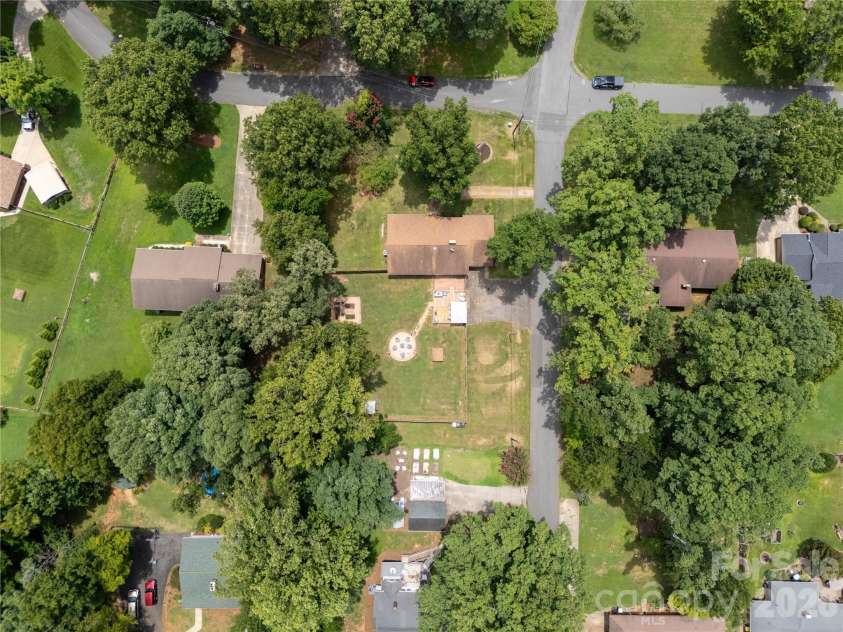 1106 Robinhood Lane, Kannapolis, NC 28081.  MLS# CAR4406023, YatesRealty ID 39426. 
