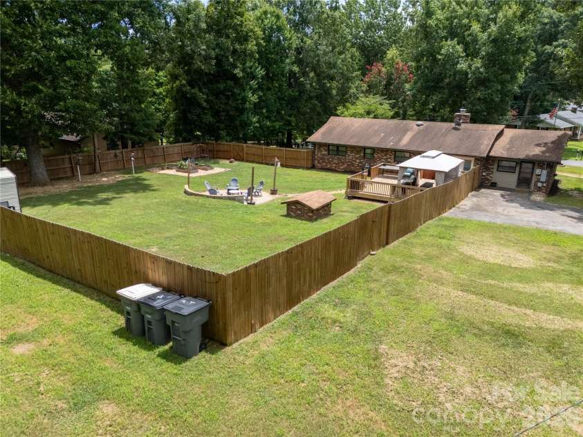 1106 Robinhood Lane, Kannapolis, NC 28081.  MLS# CAR4406023, YatesRealty ID 39426. 