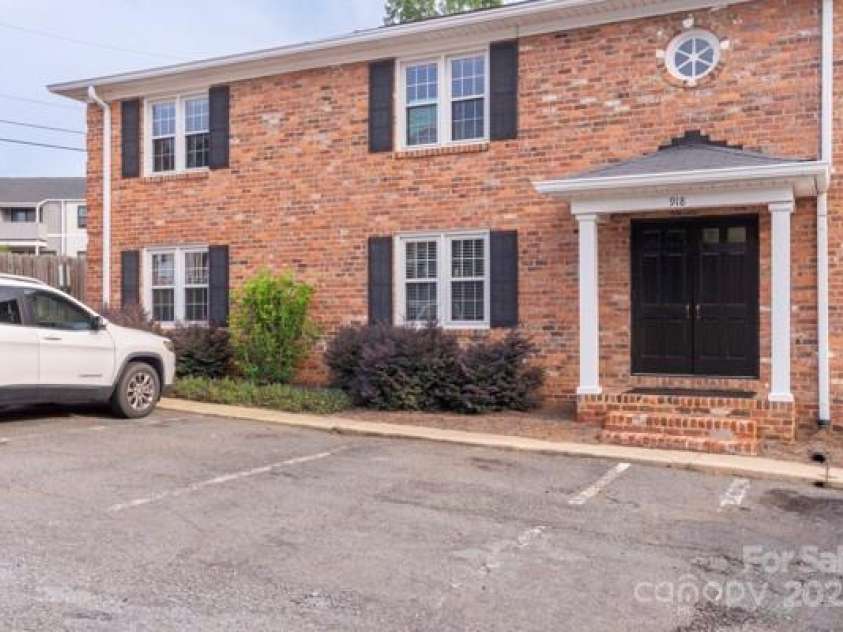 918 McAlway Road, Charlotte, NC 28211.  MLS# CAR4298989, YatesRealty ID 39426. All brick exterior. 