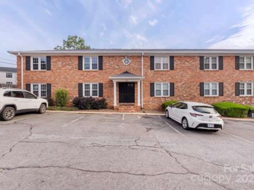 918 McAlway Road, Charlotte, NC 28211.  MLS# CAR4298989, YatesRealty ID 39426. Exterior view. 