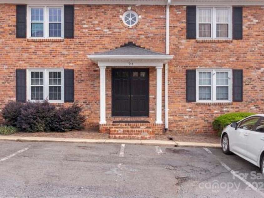 918 McAlway Road, Charlotte, NC 28211.  MLS# CAR4298989, YatesRealty ID 39426. First floor entrance,  