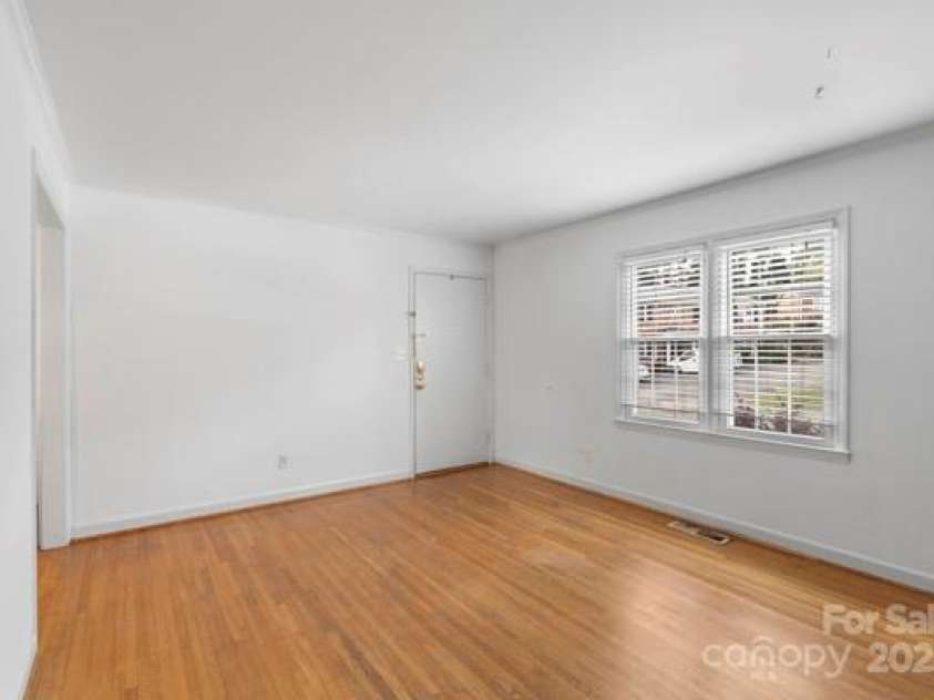 918 McAlway Road, Charlotte, NC 28211.  MLS# CAR4298989, YatesRealty ID 39426. Living room with original  hard wood floors.