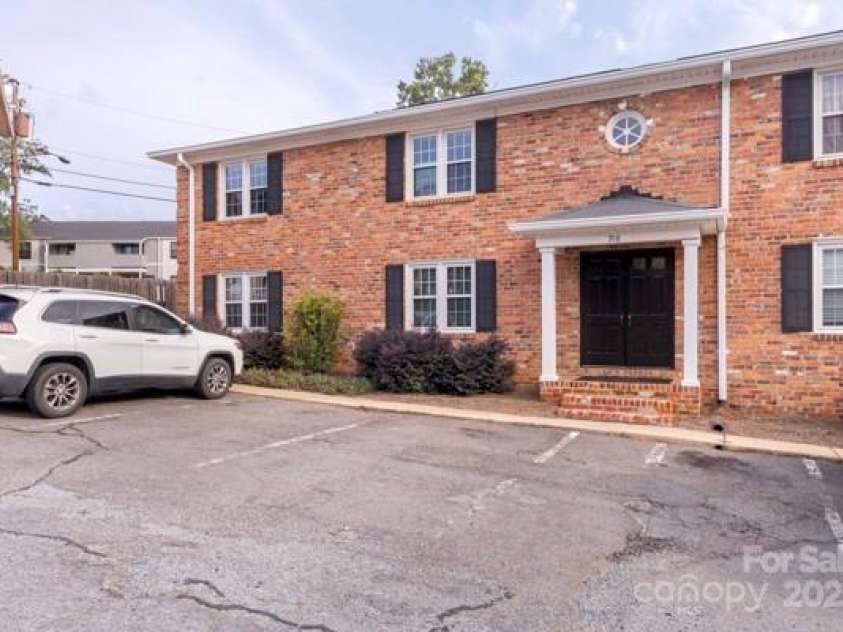 918 McAlway Road, Charlotte, NC 28211.  MLS# CAR4298989, YatesRealty ID 39426. Unit is on left from entering front door.  