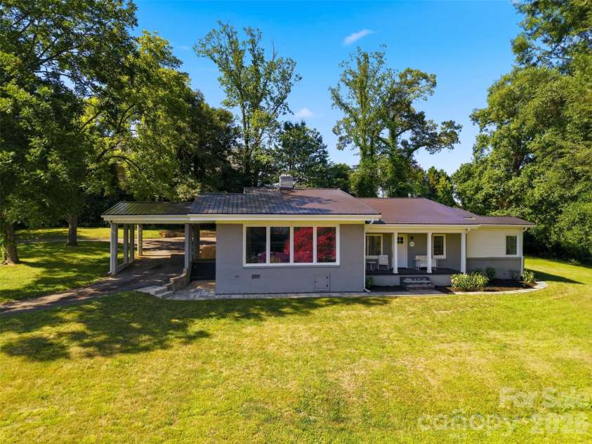 104 31st Avenue, Hickory, NC 28601.  MLS# CAR4400944, YatesRealty ID 39427. 