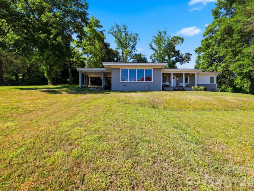104 31st Avenue, Hickory, NC 28601.  MLS# CAR4400944, YatesRealty ID 39427. 