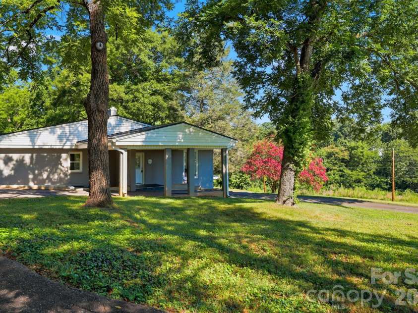 104 31st Avenue, Hickory, NC 28601.  MLS# CAR4400944, YatesRealty ID 39427. 