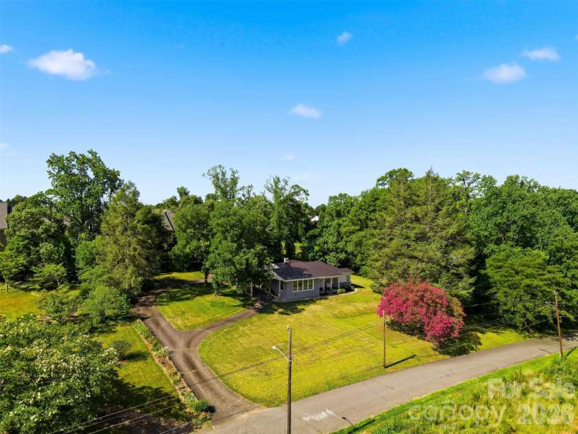 104 31st Avenue, Hickory, NC 28601.  MLS# CAR4400944, YatesRealty ID 39427. 