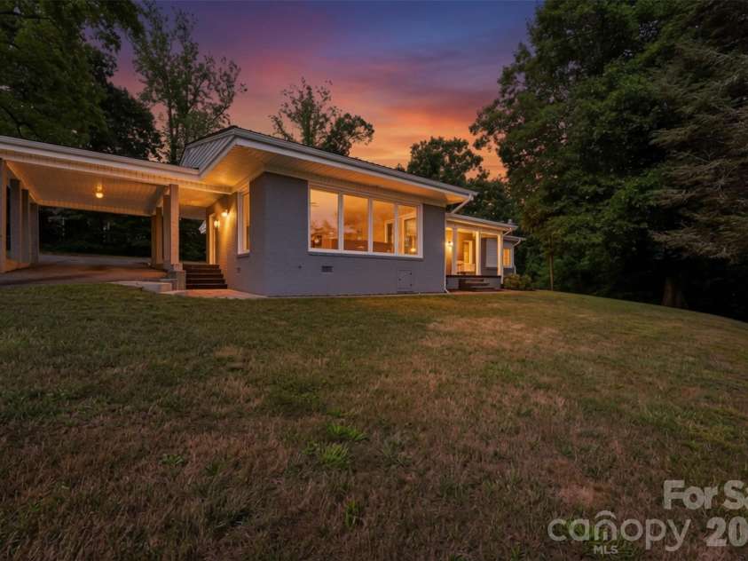 104 31st Avenue, Hickory, NC 28601.  MLS# CAR4400944, YatesRealty ID 39427. 