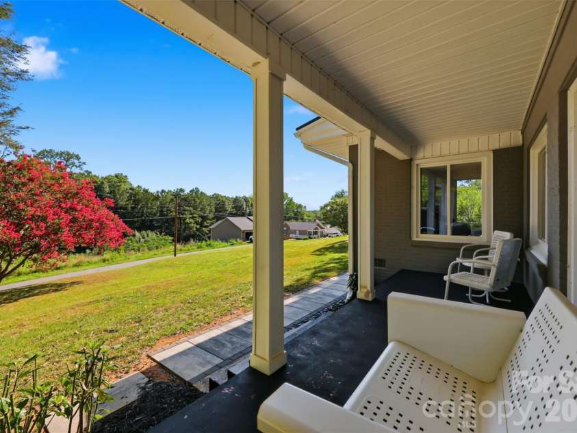 104 31st Avenue, Hickory, NC 28601.  MLS# CAR4400944, YatesRealty ID 39427. 