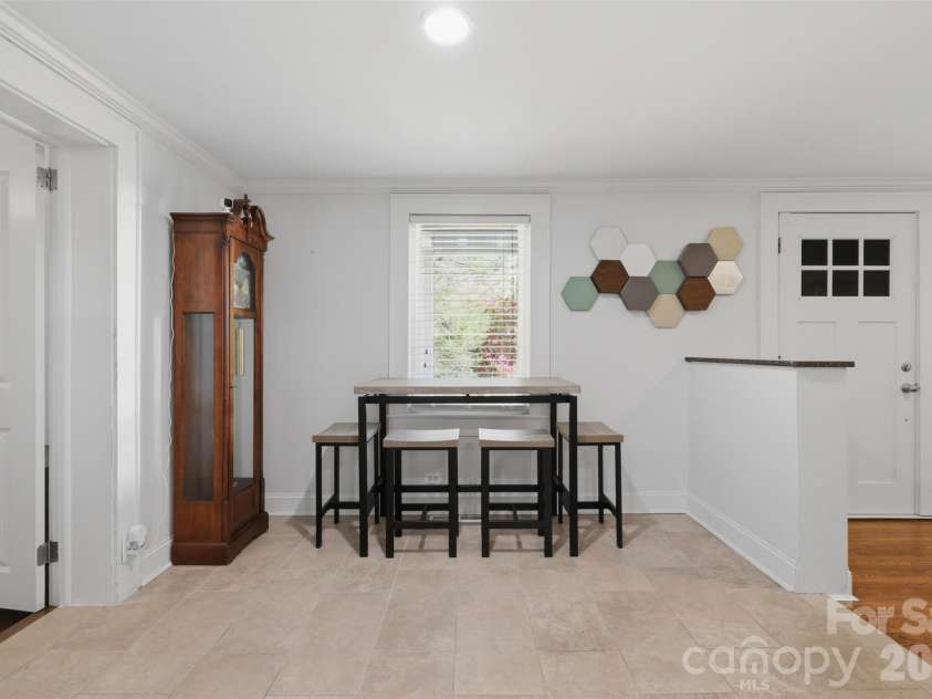 104 31st Avenue, Hickory, NC 28601.  MLS# CAR4400944, YatesRealty ID 39427. 