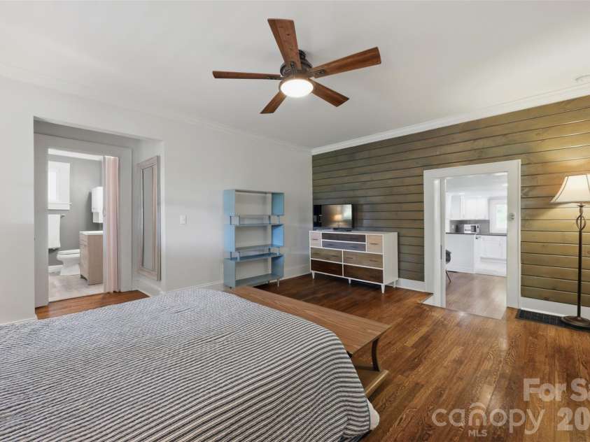 104 31st Avenue, Hickory, NC 28601.  MLS# CAR4400944, YatesRealty ID 39427. 